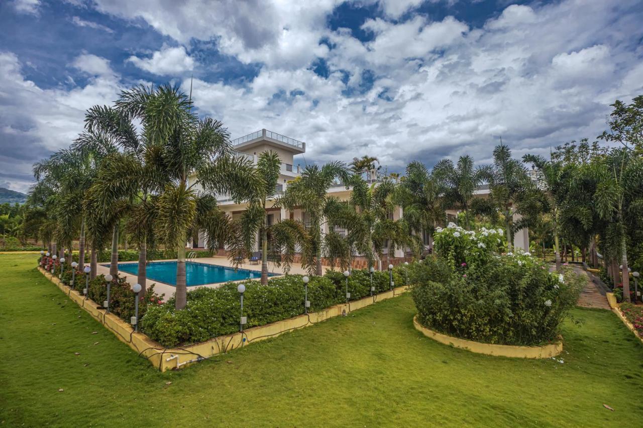 Saffronstays Odyssey, Karjat - 10 Acres Pet-Friendly Estate With Swimming Pool Chinchavli 외부 사진